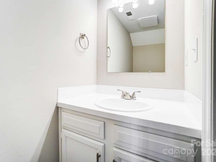 6210 Windsor Gate Lane, Charlotte, NC 28215.  MLS# CAR4230445, YatesRealty ID 2756. 