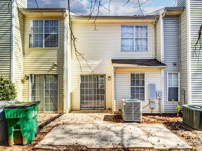 6210 Windsor Gate Lane, Charlotte, NC 28215.  MLS# CAR4230445, YatesRealty ID 2756. 