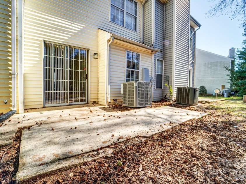 6210 Windsor Gate Lane, Charlotte, NC 28215.  MLS# CAR4230445, YatesRealty ID 2756. 
