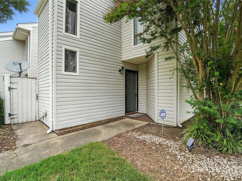 7807 Hummingbird Lane, Charlotte, NC 28212.  MLS# CAR4281117, YatesRealty ID 27560. 