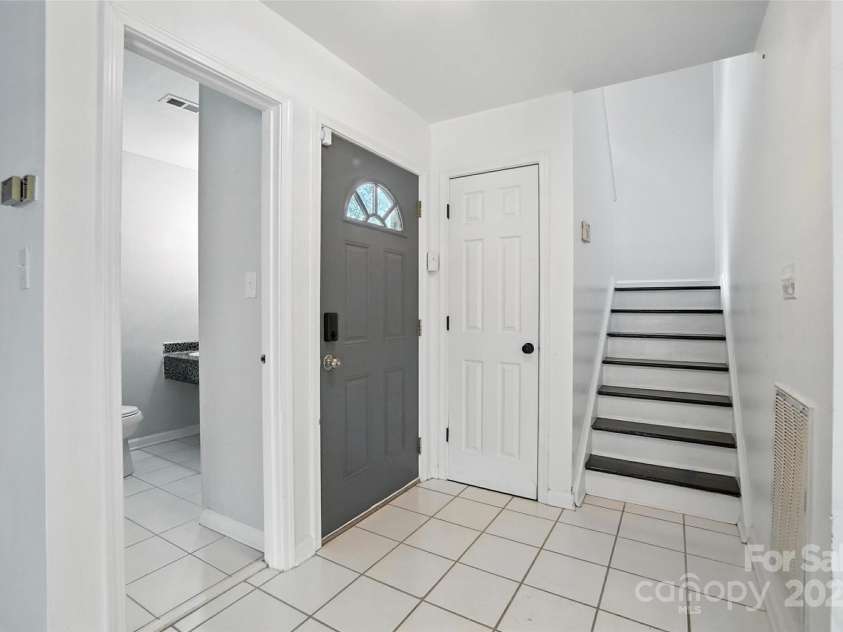 7807 Hummingbird Lane, Charlotte, NC 28212.  MLS# CAR4281117, YatesRealty ID 27560. 