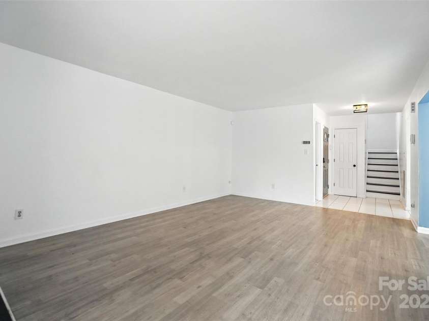 7807 Hummingbird Lane, Charlotte, NC 28212.  MLS# CAR4281117, YatesRealty ID 27560. 