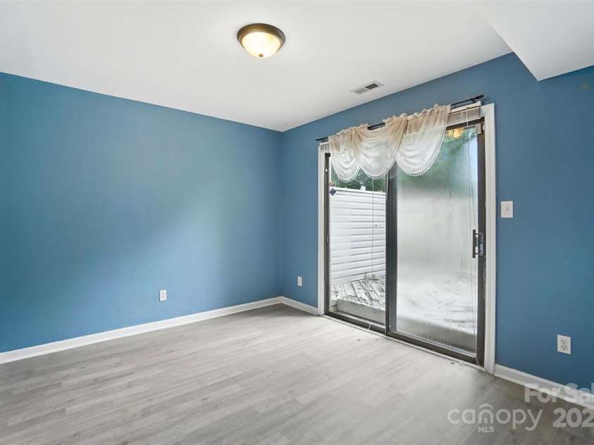 7807 Hummingbird Lane, Charlotte, NC 28212.  MLS# CAR4281117, YatesRealty ID 27560. 