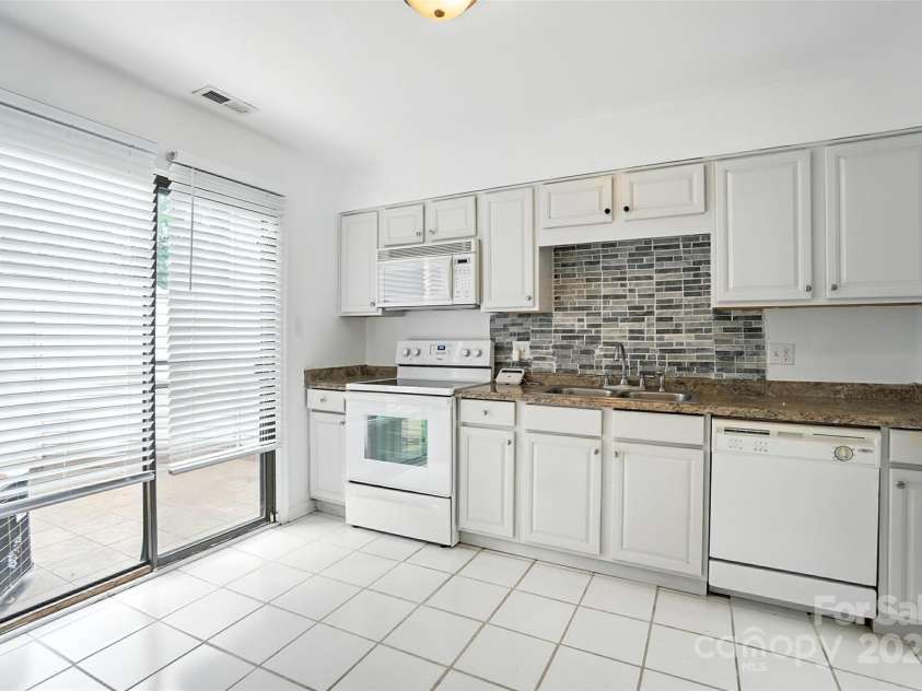 7807 Hummingbird Lane, Charlotte, NC 28212.  MLS# CAR4281117, YatesRealty ID 27560. 