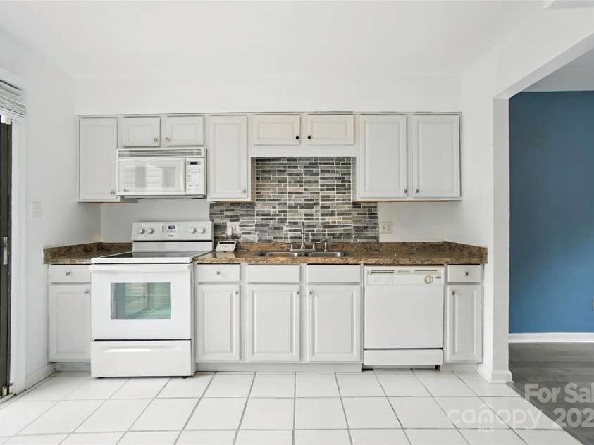 7807 Hummingbird Lane, Charlotte, NC 28212.  MLS# CAR4281117, YatesRealty ID 27560. 