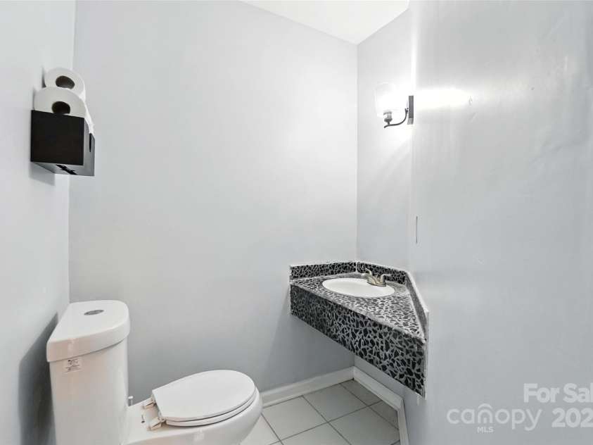 7807 Hummingbird Lane, Charlotte, NC 28212.  MLS# CAR4281117, YatesRealty ID 27560. 