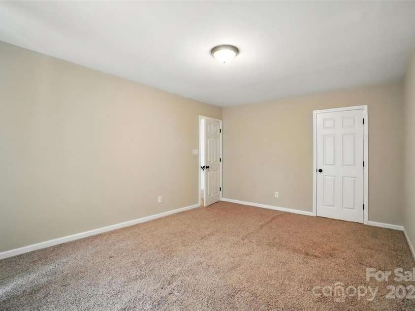 7807 Hummingbird Lane, Charlotte, NC 28212.  MLS# CAR4281117, YatesRealty ID 27560. 