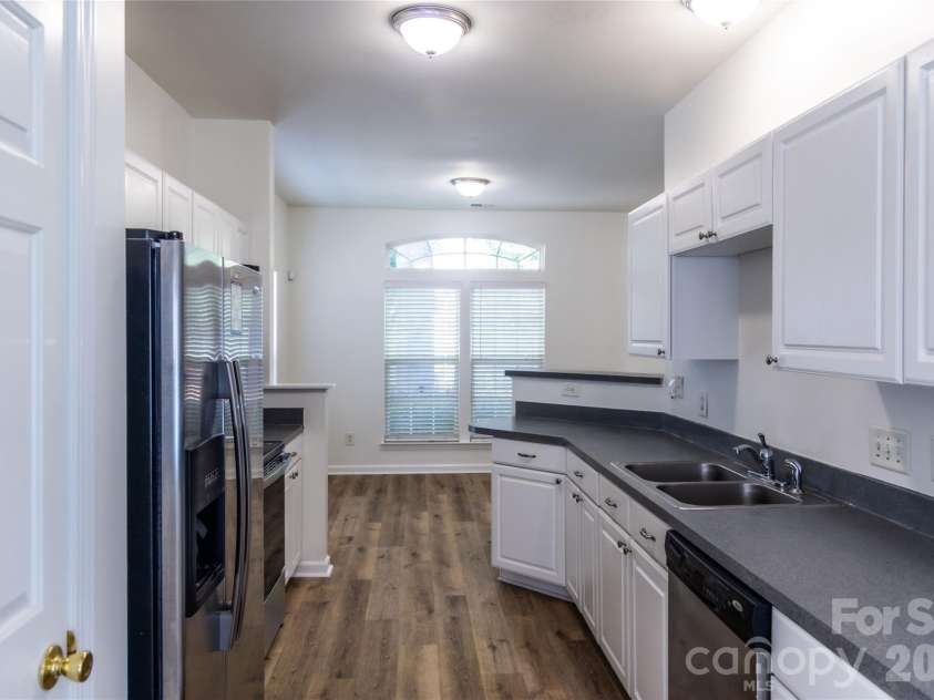 8224 Shinkansen Drive, Charlotte, NC 28213.  MLS# CAR4369942, YatesRealty ID 27560. 