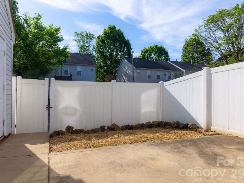 8224 Shinkansen Drive, Charlotte, NC 28213.  MLS# CAR4369942, YatesRealty ID 27560. 