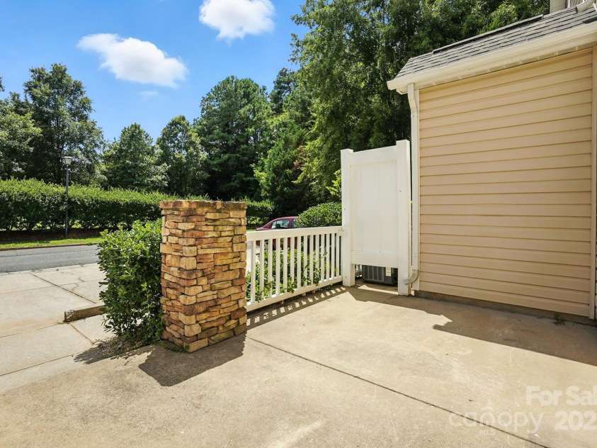 11331 Dundarrach Lane, Charlotte, NC 28277.  MLS# CAR4281391, YatesRealty ID 27561. 