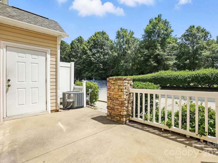 11331 Dundarrach Lane, Charlotte, NC 28277.  MLS# CAR4281391, YatesRealty ID 27561. 