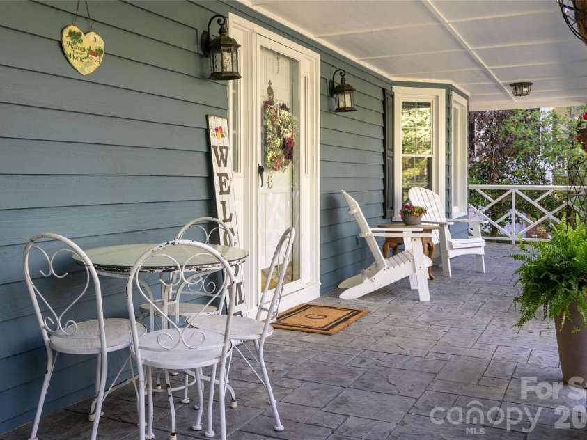 43 Tree Top Drive, Arden, NC 28704.  MLS# CAR4380367, YatesRealty ID 27562. 