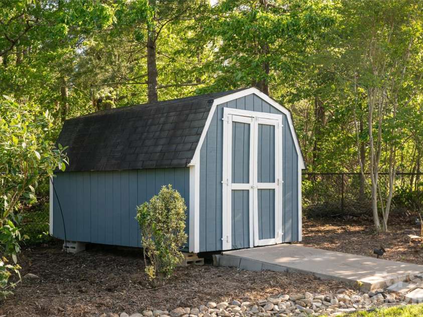 43 Tree Top Drive, Arden, NC 28704.  MLS# CAR4380367, YatesRealty ID 27562. 