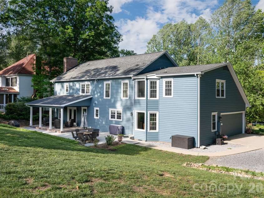 43 Tree Top Drive, Arden, NC 28704.  MLS# CAR4380367, YatesRealty ID 27562. 