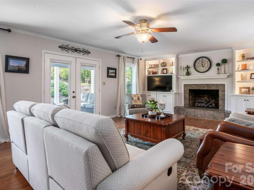 43 Tree Top Drive, Arden, NC 28704.  MLS# CAR4380367, YatesRealty ID 27562. 