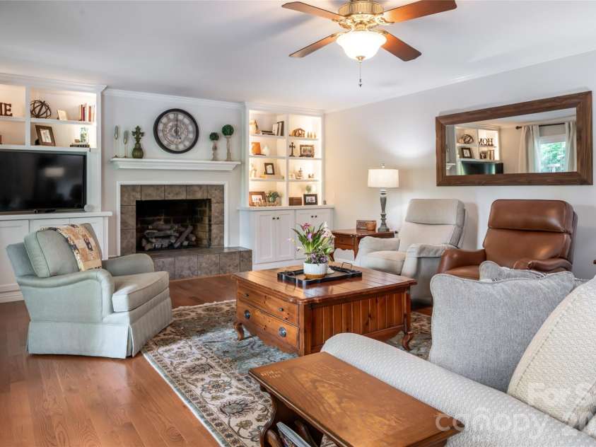 43 Tree Top Drive, Arden, NC 28704.  MLS# CAR4380367, YatesRealty ID 27562. 