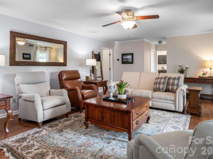 43 Tree Top Drive, Arden, NC 28704.  MLS# CAR4380367, YatesRealty ID 27562. 