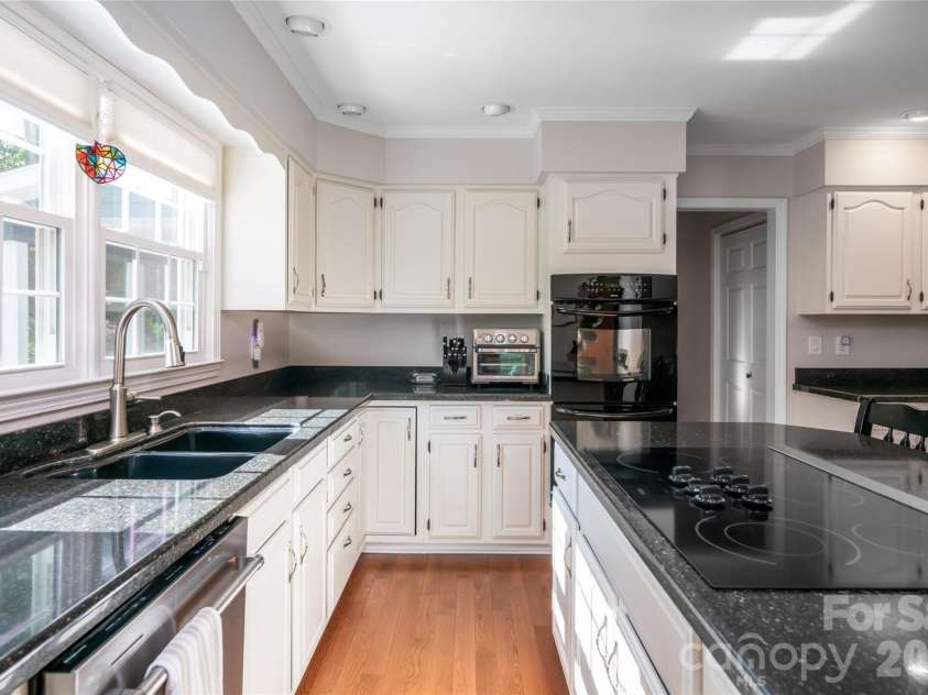 43 Tree Top Drive, Arden, NC 28704.  MLS# CAR4380367, YatesRealty ID 27562. 