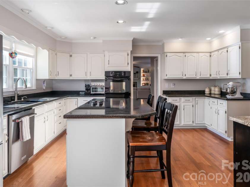 43 Tree Top Drive, Arden, NC 28704.  MLS# CAR4380367, YatesRealty ID 27562. 