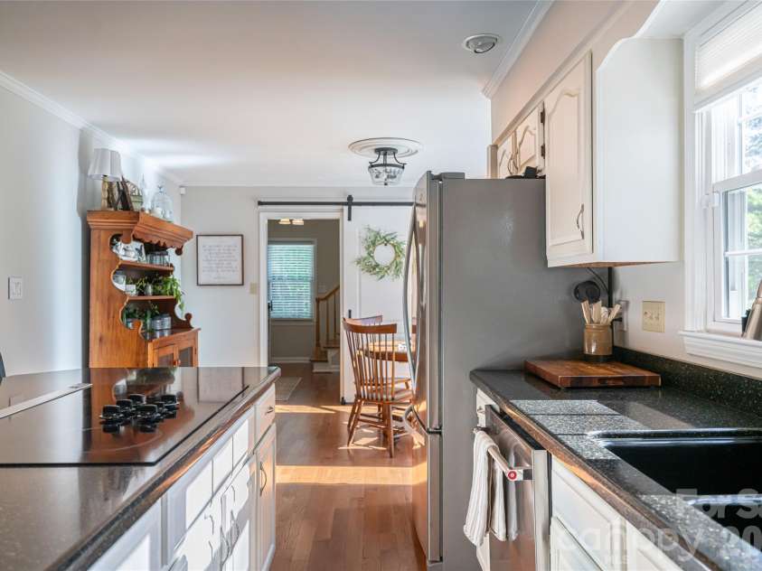43 Tree Top Drive, Arden, NC 28704.  MLS# CAR4380367, YatesRealty ID 27562. 