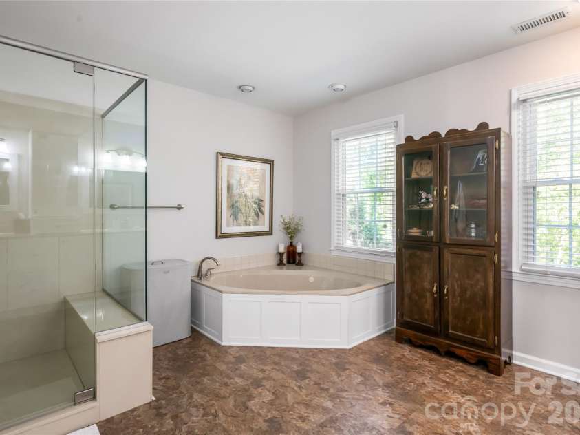 43 Tree Top Drive, Arden, NC 28704.  MLS# CAR4380367, YatesRealty ID 27562. 