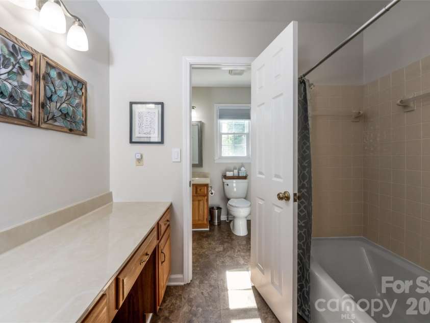 43 Tree Top Drive, Arden, NC 28704.  MLS# CAR4380367, YatesRealty ID 27562. 