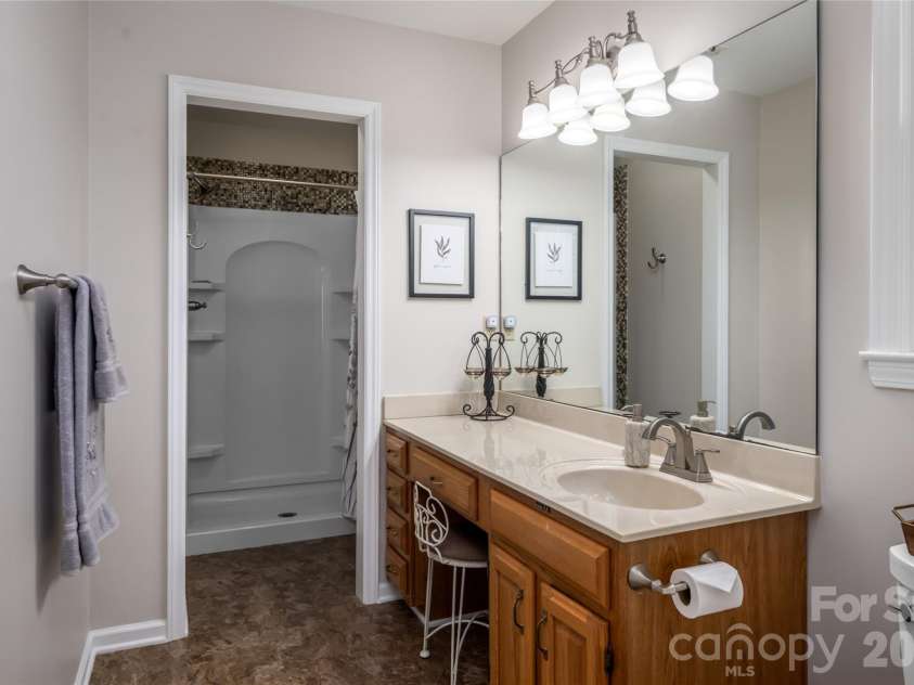 43 Tree Top Drive, Arden, NC 28704.  MLS# CAR4380367, YatesRealty ID 27562. 