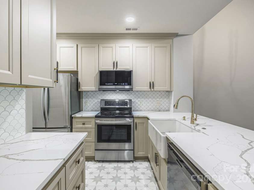 795 Peninsula Drive, Davidson, NC 28036.  MLS# CAR4274754, YatesRealty ID 27563. 