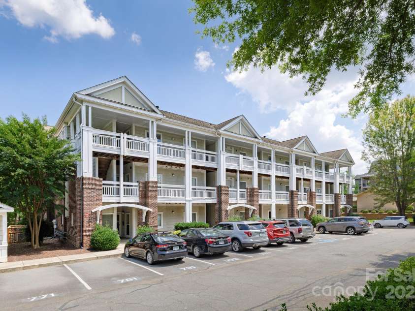 795 Peninsula Drive, Davidson, NC 28036.  MLS# CAR4274754, YatesRealty ID 27563. 