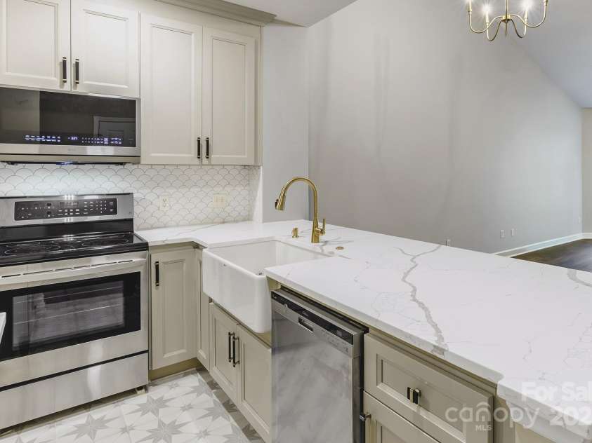 795 Peninsula Drive, Davidson, NC 28036.  MLS# CAR4274754, YatesRealty ID 27563. 