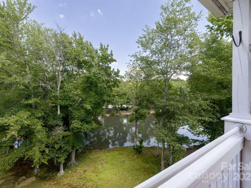 795 Peninsula Drive, Davidson, NC 28036.  MLS# CAR4274754, YatesRealty ID 27563. 