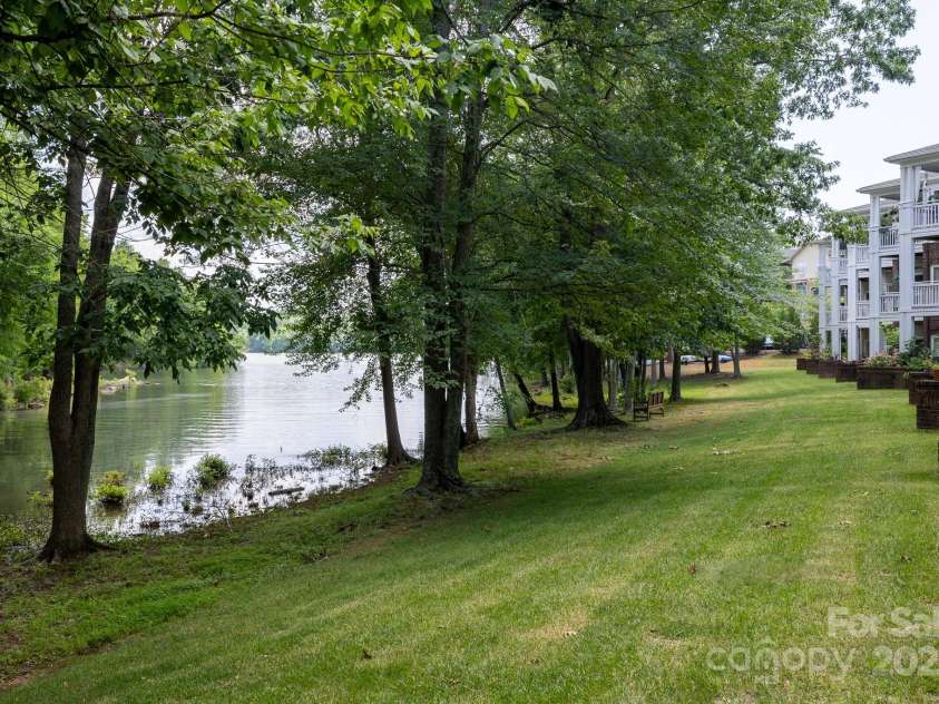 795 Peninsula Drive, Davidson, NC 28036.  MLS# CAR4274754, YatesRealty ID 27563. 