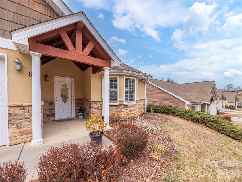 62 Denali Lane, Waynesville, NC 28786.  MLS# CAR4356624, YatesRealty ID 27564. 