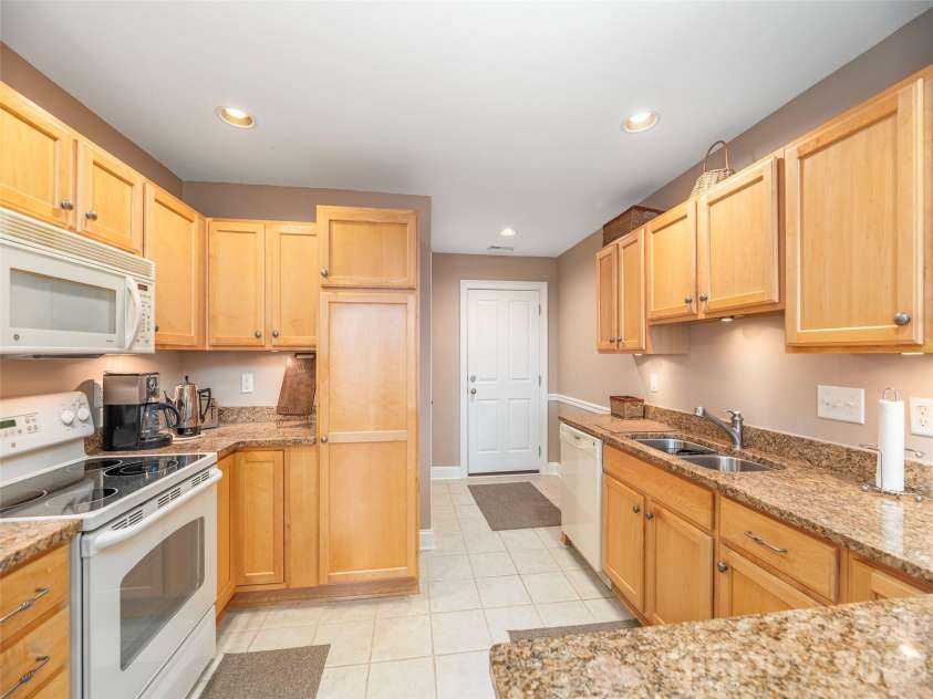 62 Denali Lane, Waynesville, NC 28786.  MLS# CAR4356624, YatesRealty ID 27564. 