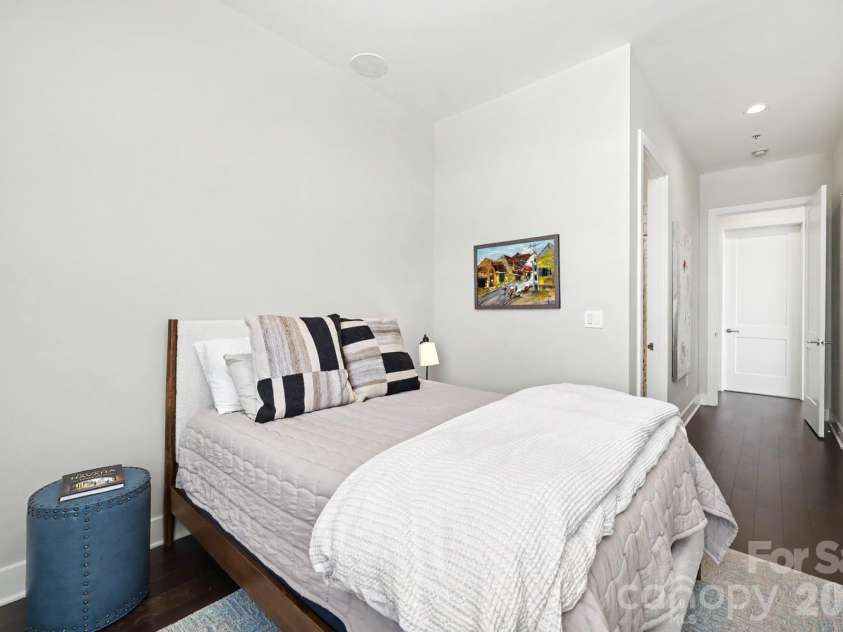 1100 Metropolitan Avenue, Charlotte, NC 28204.  MLS# CAR4378090, YatesRealty ID 27565. 
