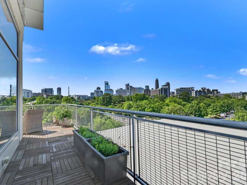 1100 Metropolitan Avenue, Charlotte, NC 28204.  MLS# CAR4378090, YatesRealty ID 27565. 