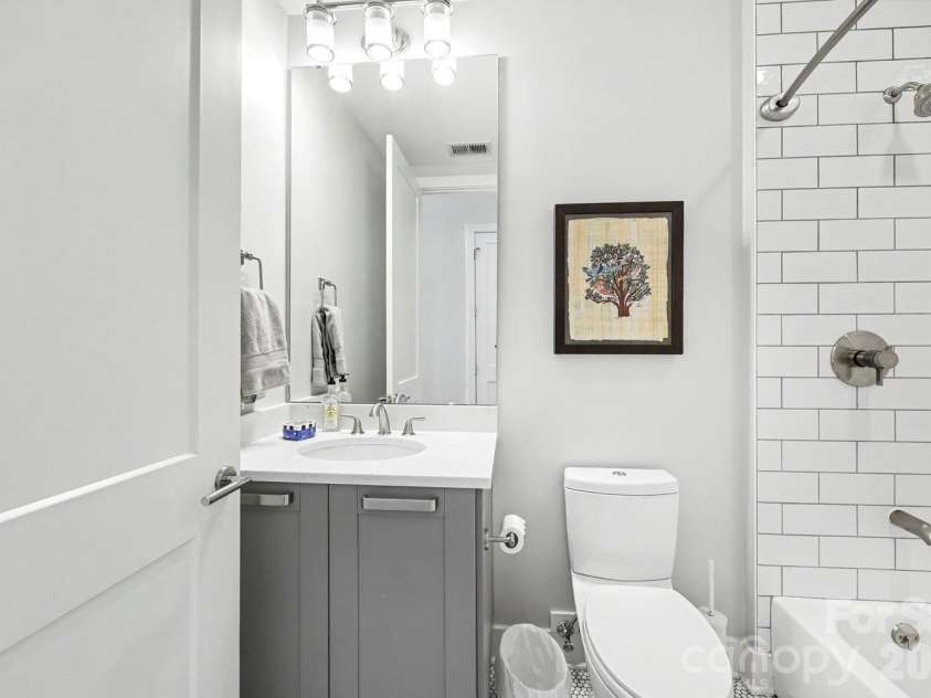 1100 Metropolitan Avenue, Charlotte, NC 28204.  MLS# CAR4378090, YatesRealty ID 27565. Second remodeled full bath