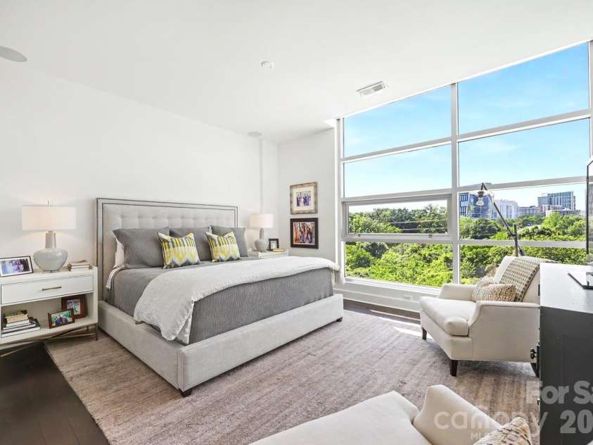 1100 Metropolitan Avenue, Charlotte, NC 28204.  MLS# CAR4378090, YatesRealty ID 27565. Spacious primary bedroom with city views 