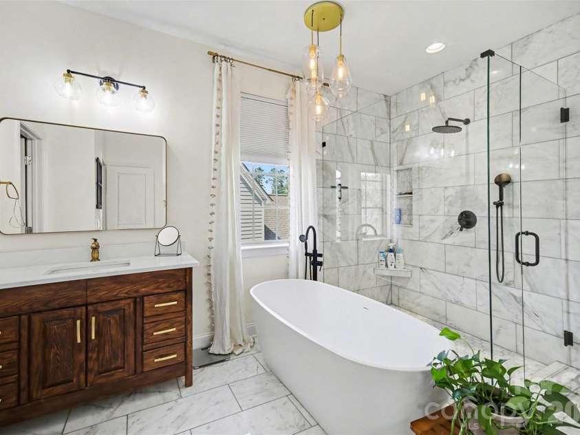 11530 Sweet Birch Lane, Charlotte, NC 28278.  MLS# CAR4380565, YatesRealty ID 27566. 