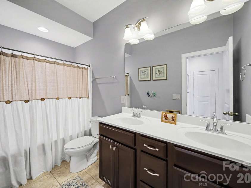 11530 Sweet Birch Lane, Charlotte, NC 28278.  MLS# CAR4380565, YatesRealty ID 27566. 