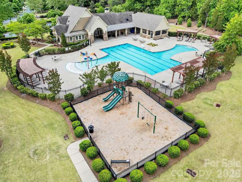 11530 Sweet Birch Lane, Charlotte, NC 28278.  MLS# CAR4380565, YatesRealty ID 27566. 