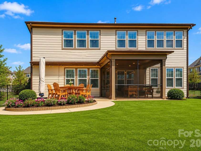 11530 Sweet Birch Lane, Charlotte, NC 28278.  MLS# CAR4380565, YatesRealty ID 27566. 