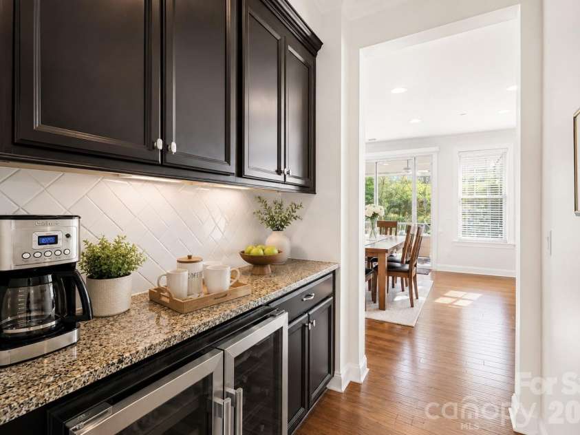 11530 Sweet Birch Lane, Charlotte, NC 28278.  MLS# CAR4380565, YatesRealty ID 27566. 