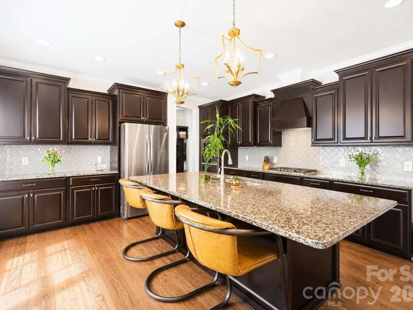 11530 Sweet Birch Lane, Charlotte, NC 28278.  MLS# CAR4380565, YatesRealty ID 27566. 