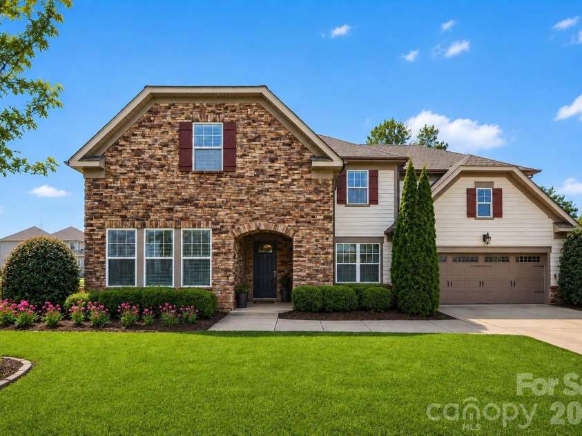 11530 Sweet Birch Lane, Charlotte, NC 28278.  MLS# CAR4380565, YatesRealty ID 27566. 