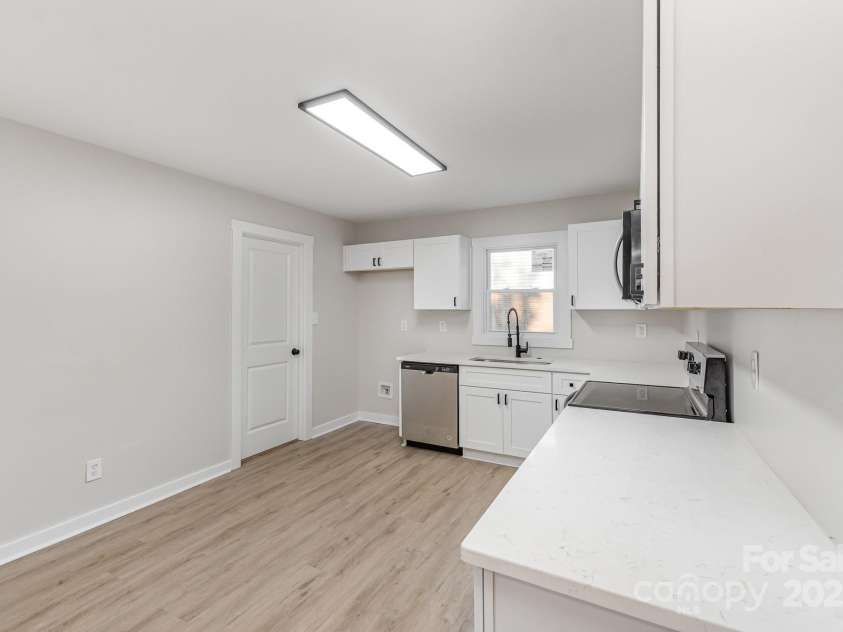 6557 Covecreek Drive, Charlotte, NC 28215.  MLS# CAR4277959, YatesRealty ID 27567. 
