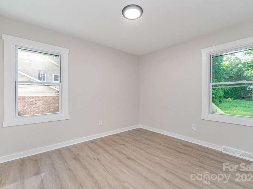 6557 Covecreek Drive, Charlotte, NC 28215.  MLS# CAR4277959, YatesRealty ID 27567. Bedroom