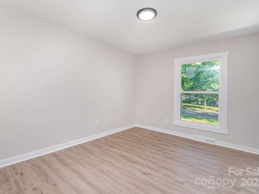 6557 Covecreek Drive, Charlotte, NC 28215.  MLS# CAR4277959, YatesRealty ID 27567. Bedroom