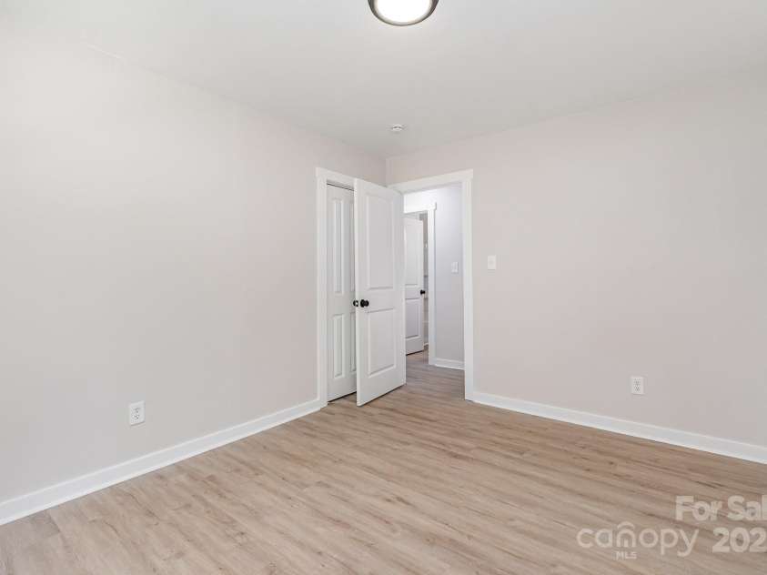 6557 Covecreek Drive, Charlotte, NC 28215.  MLS# CAR4277959, YatesRealty ID 27567. Bedroom