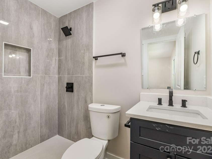 6557 Covecreek Drive, Charlotte, NC 28215.  MLS# CAR4277959, YatesRealty ID 27567. Primary Bathroom